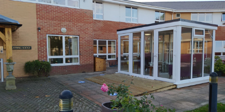 RusthallLodgeCH's tweet photo. ❤️ It's been wonderful to welcome visitors back to #RusthallLodge. ❤️

We can offer Covid-secure, socially distanced visits in our new visitor pod. If you would like to arrange a visit, please contact us on 01892 556 500.

📸 @BrightSparkTW

#CareHome #TunbridgeWells https://t.co/MZMddnC5TP