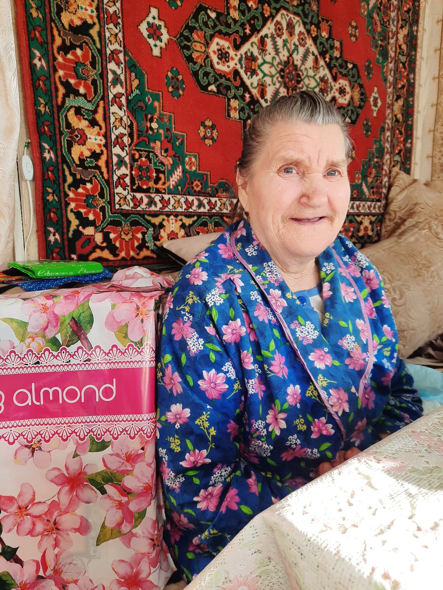 Глава поселения Петрова Светлана Александровна поздравила с 80-летием жительницу с.Сухая Вязовка Зотову Таисию Васильевну