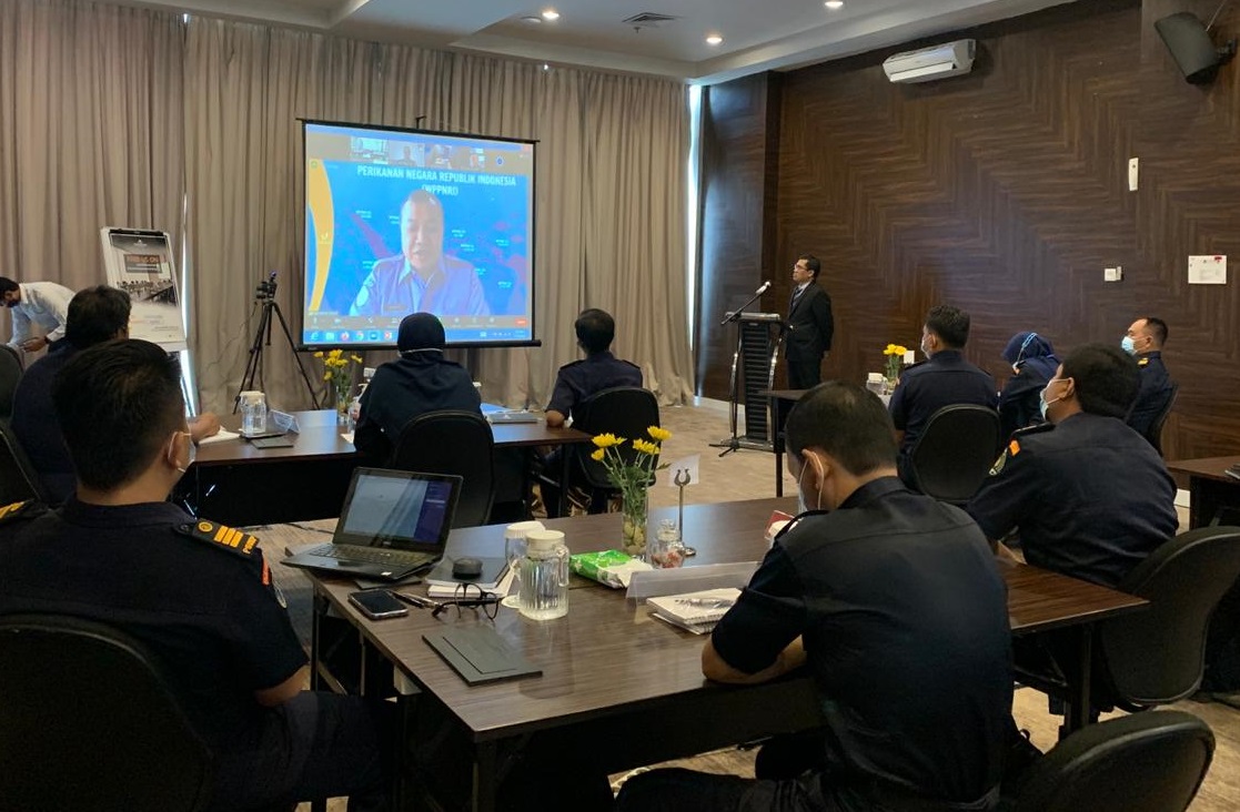 DubesAustralia's tweet photo. Strengthening ๐ฆ๐บ-๐ฎ๐ฉ regional response to Illegal Unregulated Unreported fishing, ๐ฆ๐บ @AusBorderForce & #AFMA joined up virtually with ๐ฎ๐ฉ @ditjenpsdkp for Fisheries Monitoring, Control and Surveillance Training this week. By training together we are keeping #StrongBordersTogether https://t.co/Jocf3NUUZu
