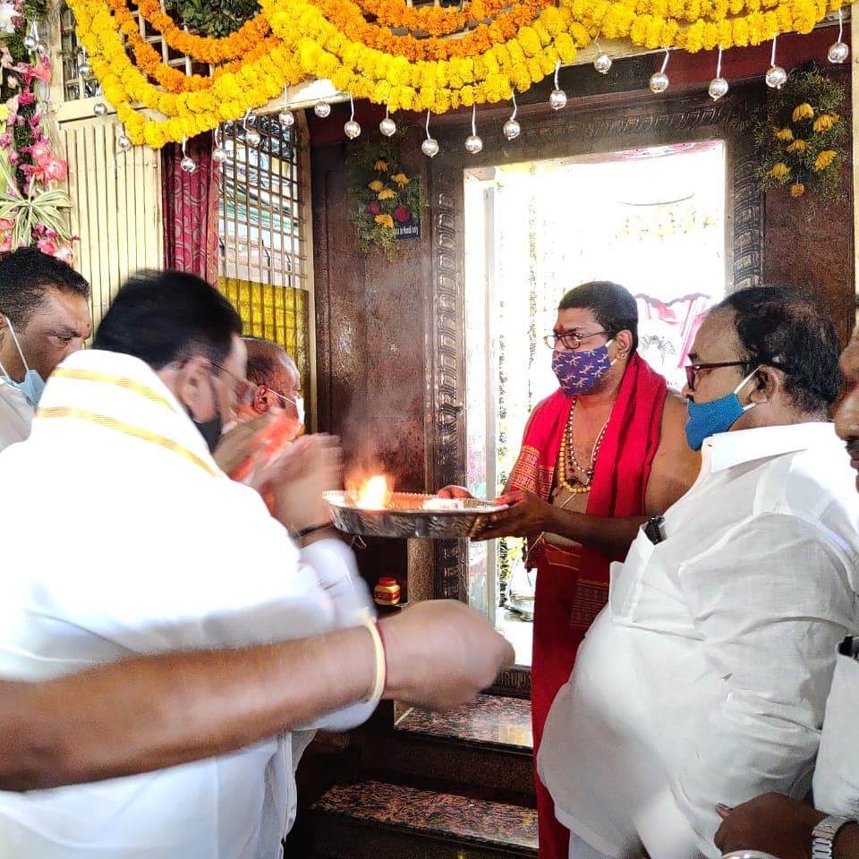 Danam Nagender (@dnrtrs) on Twitter photo Congratulated Smt. Hemalatha Yadav Corporator Candidate and done pooja at Sri Kanaka Durga matha Temple, Basheerbagh along with <a href="/GKamalakarTRS/">GangulaNewsss</a> Garu.
<a href="/trspartyonline/">Bharat Rashtra Samithi</a> @KTRTRS @MPsantoshtrs
#VoteForCar #HyderabadWithTRS Congratulated Smt. Hemalatha Yadav Corporator Candidate and done pooja at Sri Kanaka Durga matha Temple, Basheerbagh along with <a href="/GKamalakarTRS/">GangulaNewsss</a> Garu.
<a href="/trspartyonline/">Bharat Rashtra Samithi</a> @KTRTRS @MPsantoshtrs
#VoteForCar #HyderabadWithTRS