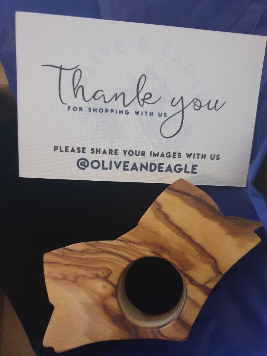 AllAboutThePage's tweet photo. My beautiful fox arrived from @oliveandeagle my husband bought this for me to help with my thumb cramps when reading (yes I get cramps from holding books!) Its so tactile and beautiful I cant believe how lovely it is! https://t.co/WTcKV1fQYd
