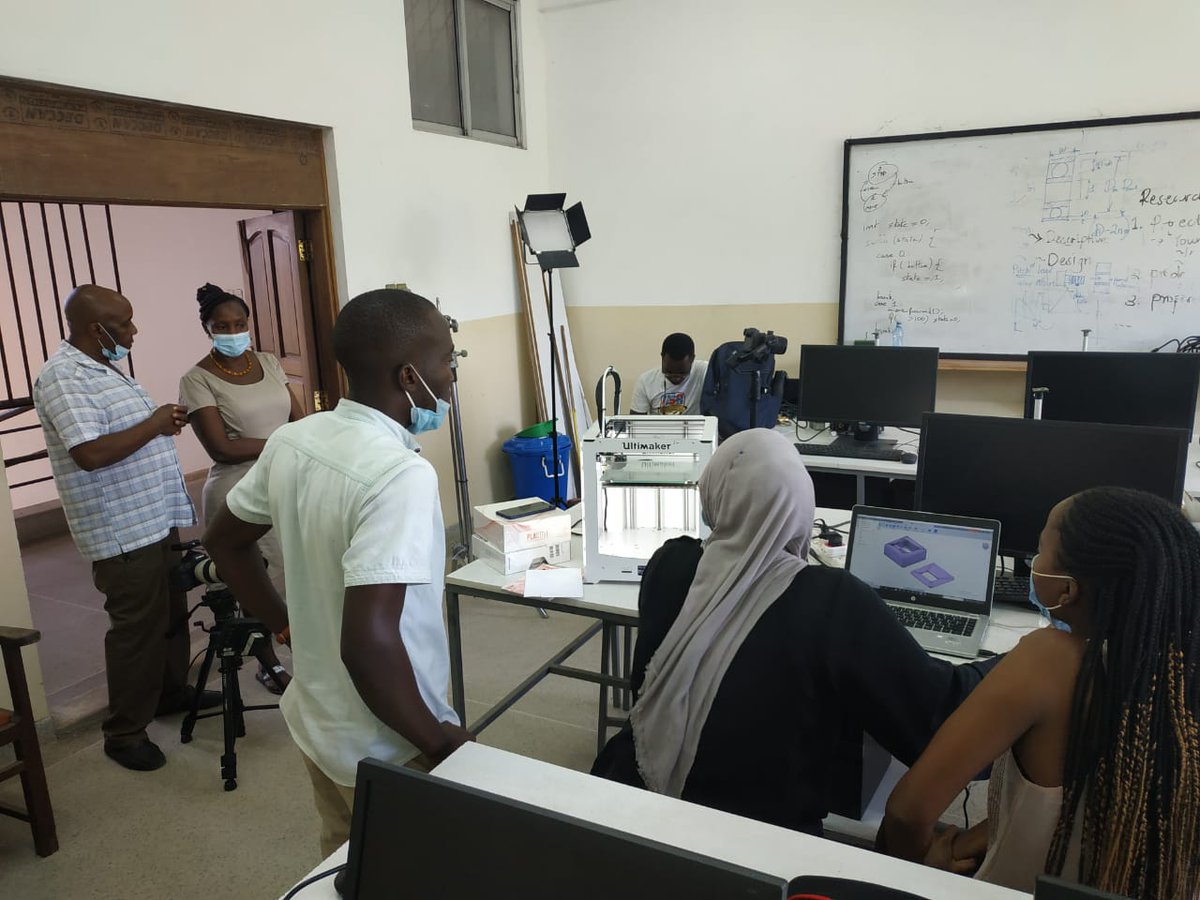 FranceinKenya's tweet photo. Warm thanks to the teachers of @Tum001Ke who shared today their knowledge in robotics and 3D printing gained during trainings they followed as part of the #UDIP “Upgrading Curricula for Industry Purposes” project with students from @AFMombasa
#Novembrenumerique https://t.co/Rqj8m5CisI