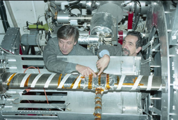 theSPGprogram's tweet photo. COVID saw unprecedented international scientific cooperation. How does such cooperation succeed? Read how @CERN became a gold standard in a chapter from Professors @paulthart88 (@UUUSBO) and Jos Engelen @asymptoticfrdm: https://t.co/PoPHXvFbo5 #GOPV https://t.co/nXQSO9IBhD