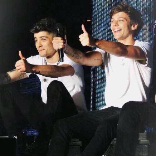  LOUIS TOMLINSON nd ZAYN MALIK as CHANDLER BING nd JOEY TRIBBIANI   A THREAD  B-) 