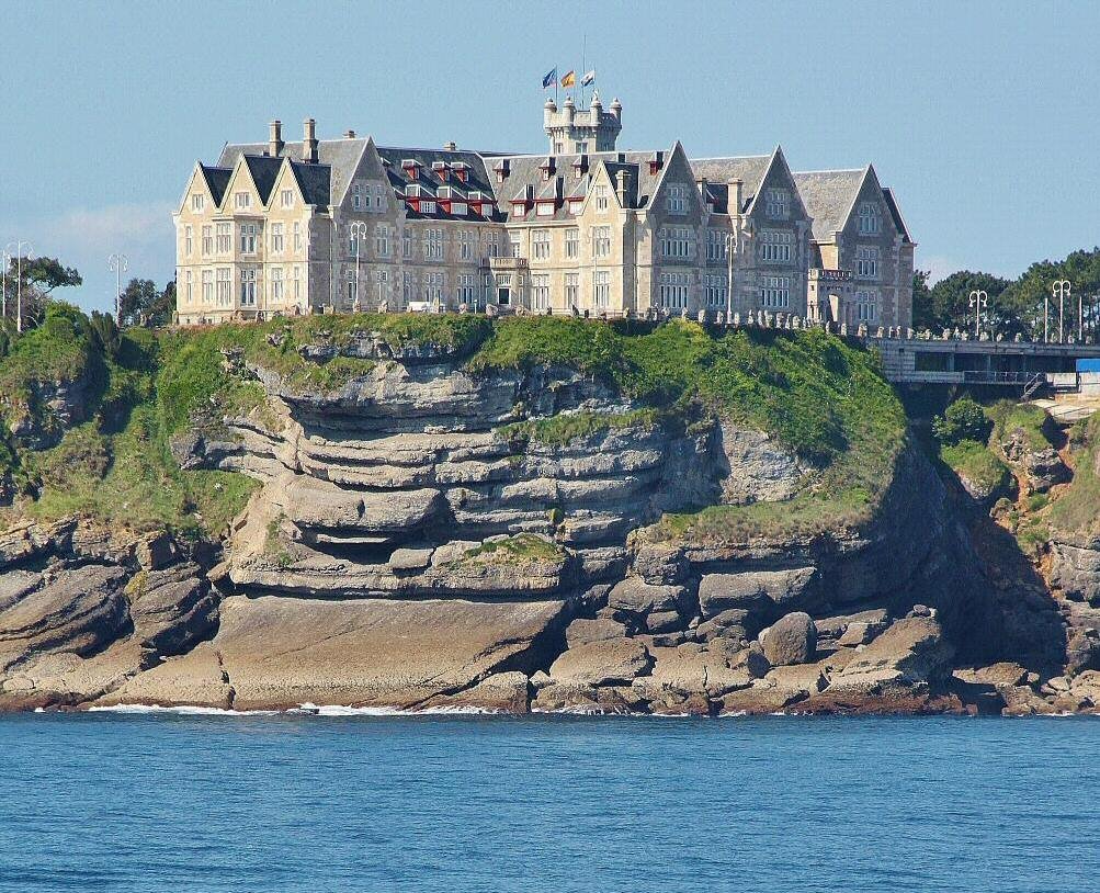 MartaGarciaAmo's tweet photo. Todos los veranos desde que soy pequeña veraneo en Santander y junto con El Sardinero, la playa que más visito es la playa de Los Bikinis. Está dentro del recinto del Palacio de la Magdalena, otro foco turístico.
#mipaisaje #DCSUVA https://t.co/Ae095O1Yss