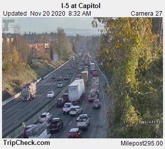 RescueEwe's tweet photo. I-5 vs Barbur Blvd this morning. 🔍 🤔 (Something something) can't reduce lanes on Barbur because need for car capacity.
@OregonDOT #protectedbikelanes #walkroll https://t.co/OWnbQGXIKx