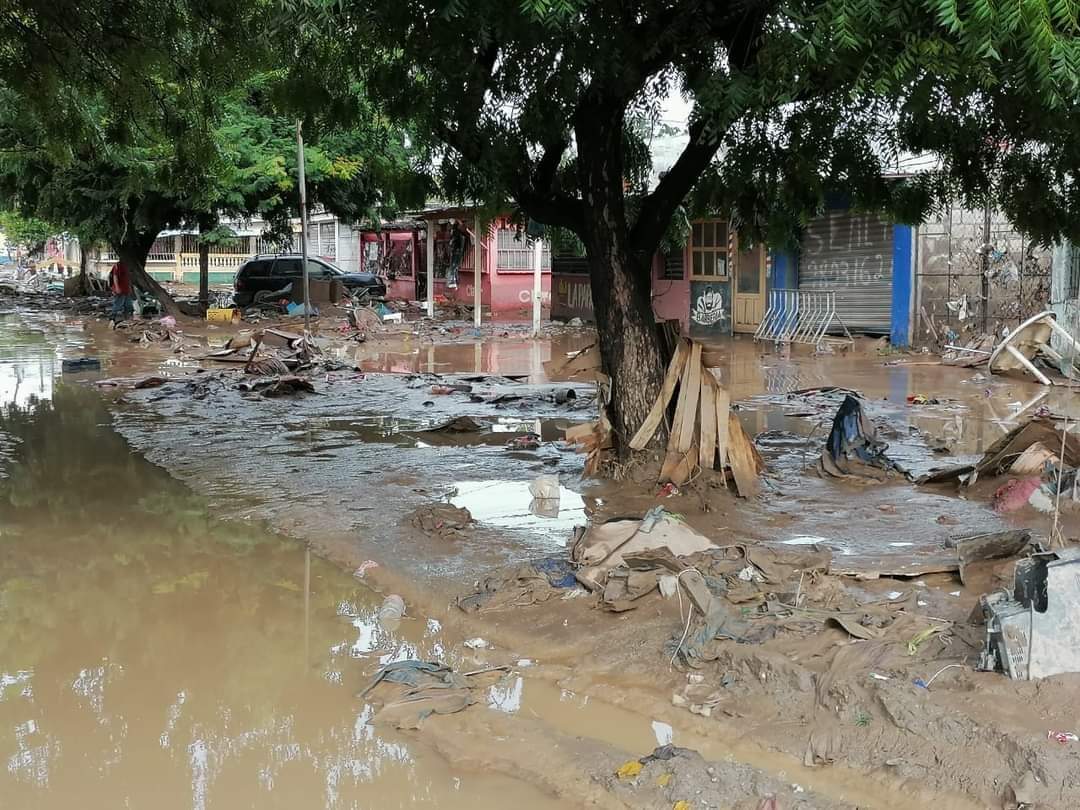 Fabrici25247221's tweet photo. Así quedo la colonia Planeta, en San Pedro Sula, tras el paso del huracán "IOTA".
#ProyectoNoticia #HuracánIotaHN https://t.co/Owr1YsN0lw