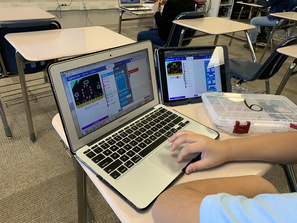 _MatthewCBrown's tweet photo. Pressure sensors &amp; @microbit_edu(s) &amp; @PLTWorg OH MY! We’re going beyond just code at @lafsunnyside! This is real-world, focused, applicable CS in their hands! 💥 👩🏽‍💻  @Indiana_CS @TheresaJHall #STEMSchool #CSforALL #Innovators #Makers #TheBronchoWay https://t.co/KwYlSY4SuF