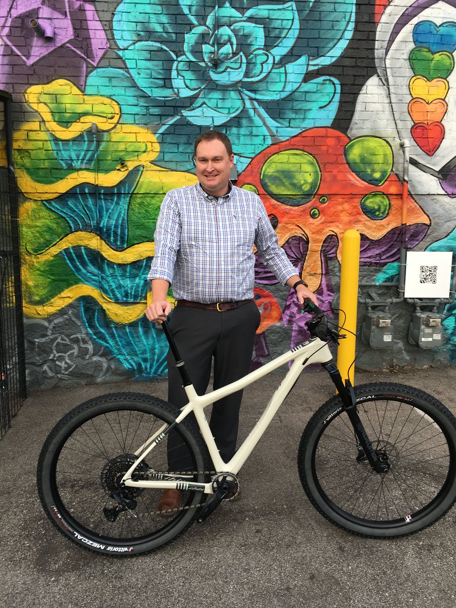 #NewBikeDay!

Kevin took home this gnarly Ibis DV9. Have fun!

#CentralDistrictCyclery #GrandRapidsMTBShop #WeOnlySellFunBikes #IbisCycles #IbisDV9