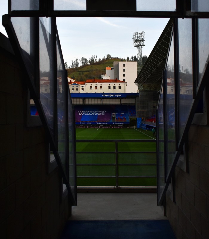 Today, SD Eibar’s importance to Euskal Selekzioa is assured. By far one of the most picturesque grounds in Spanish football, Ipurúa keeps the essence of what makes Eibar so unique. And it was here that the Basques faced Costa Rica.