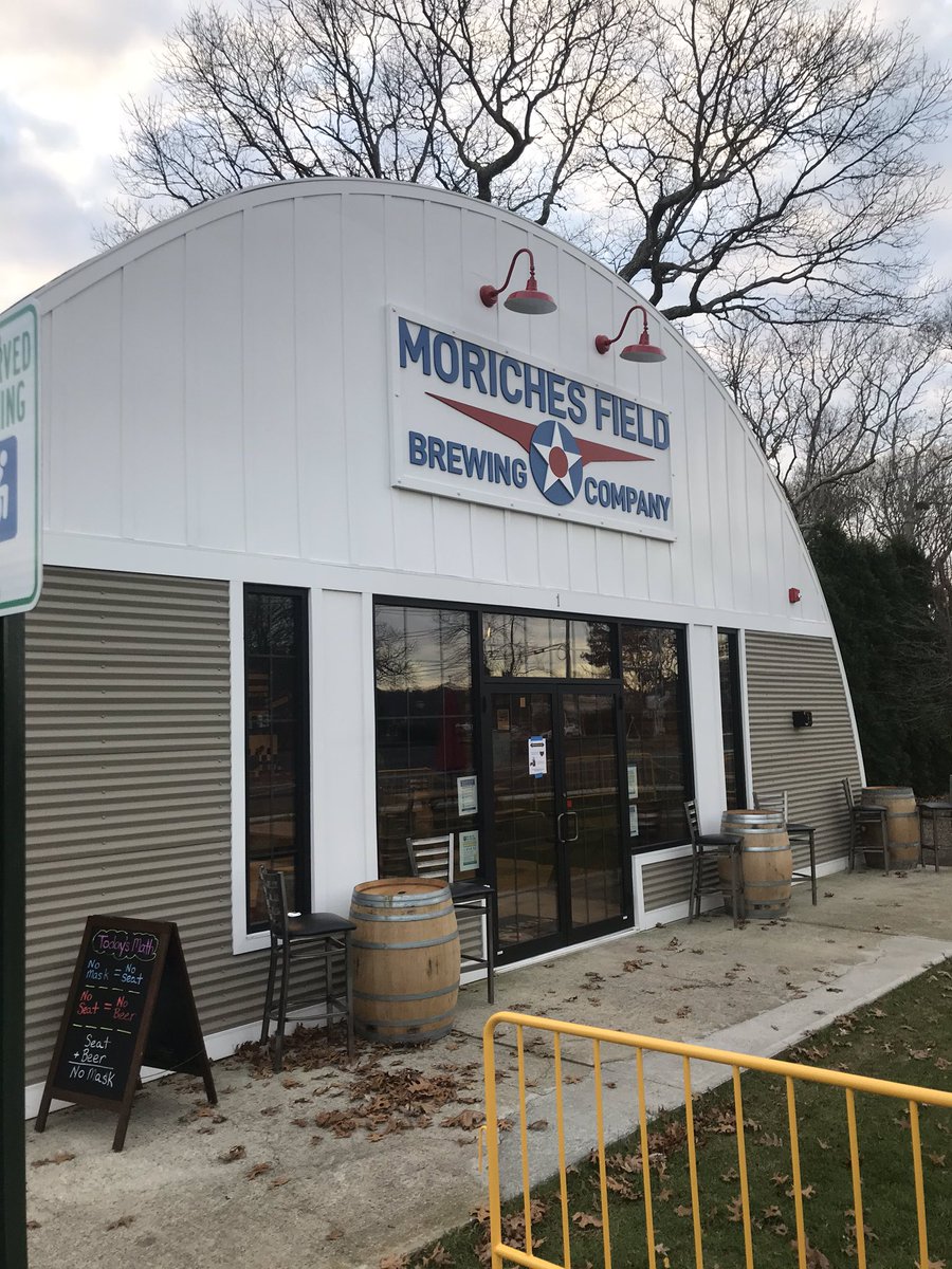 LIBreweries's tweet image. Stopped by the Moriches Field Brewing and had a couple of brews. They have recently opened, and are off to a creative start. Please check out and give your support to local breweries in these unusual times.

#drinklocal #longislandbeer #moriches #brewery #microbrew #microbrewery
