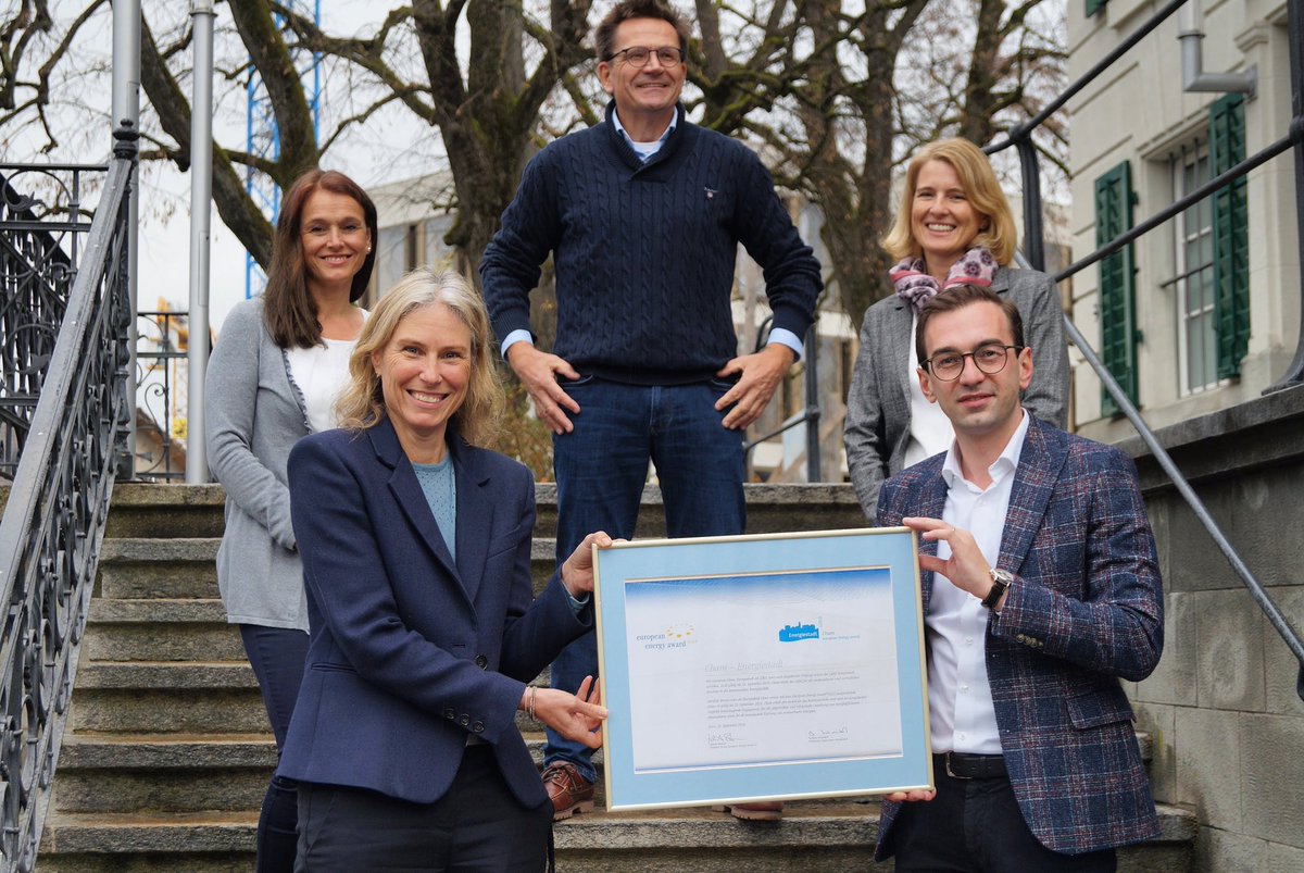 Die Gemeinde Cham hat es geschafft🏆. Zum ersten Mal ist sie unter den Top 5 🤚 der besten Energiestädte. Diese Spitzenposition ist ein Leistungsausweis für Gemeinden die eine nachhaltige kommunale Energiepolitik vorleben und umsetzen. 🌍🌱

#zämeCHAMersbesser #mehrDrin #Top5