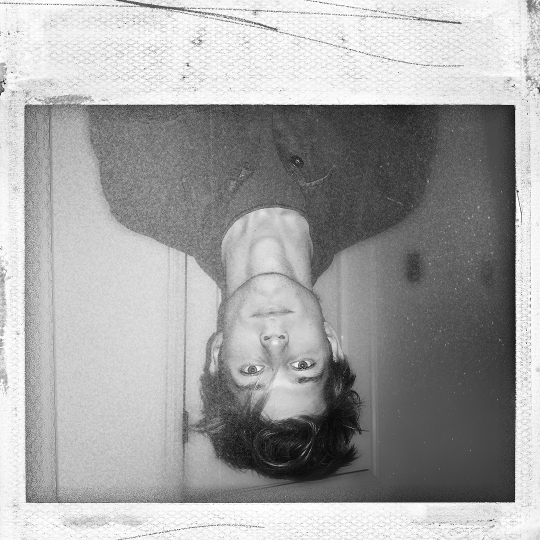 NetflixFR's tweet photo. ˙uʍoᗡ ǝpısd∩,ן suɐp xnɐǝʌnou sʇıʇǝd sǝp ɐ ʎ ןI https://t.co/HmhEWjpPBb