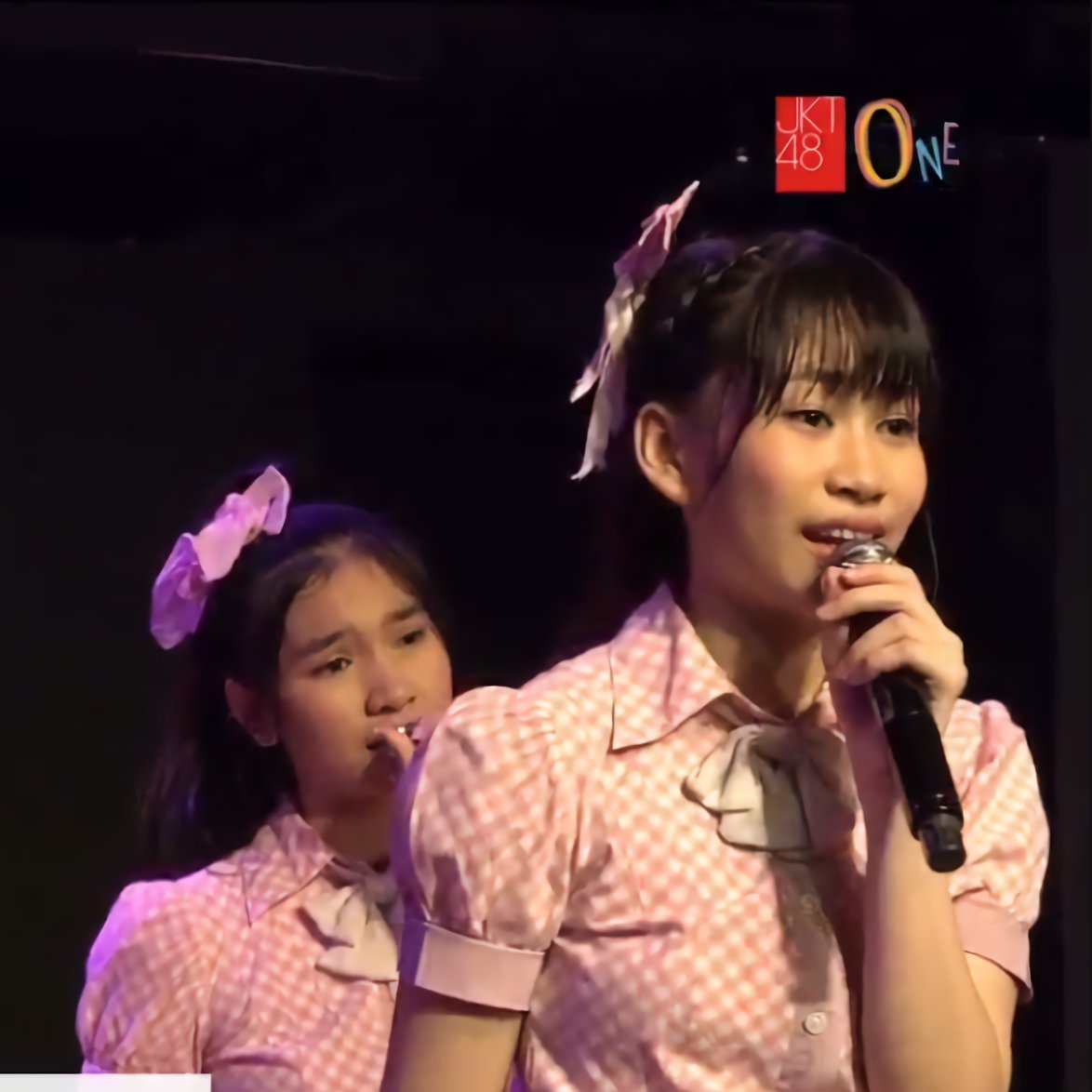 mskhaf_'s tweet photo. satu lagi, sebagai penghantar tidur malam ini.

@P_ZahraJKT48 dengan seifuku Boku no sakura selalu jadi favorit, kombinasi paling manis. https://t.co/Ynkjh7edHj