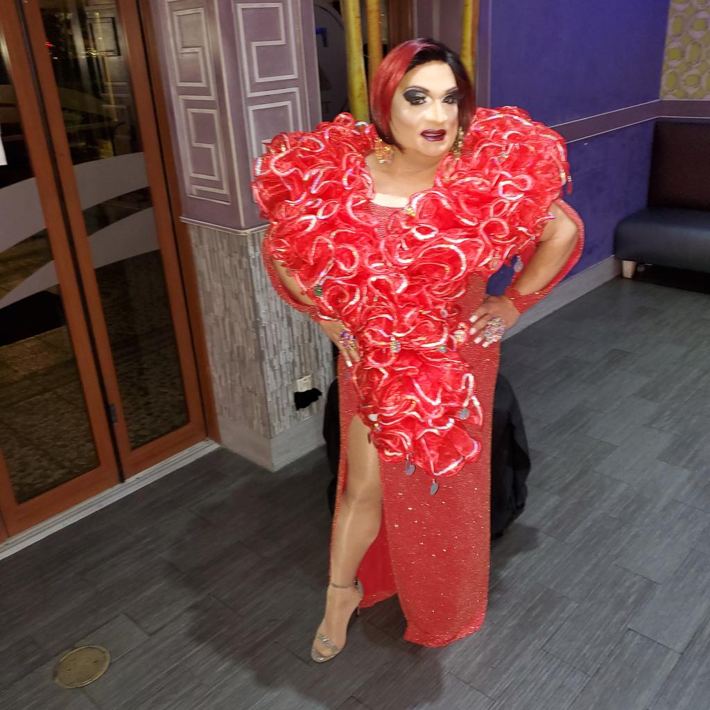 LTLUSH2's tweet photo. She punched the clock and came to Work ❤ #lusciouslola #dragshow #statenisland #nyc #ztwo https://t.co/dm6eqJhZbA