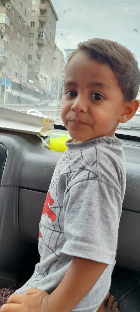 Allah rızası için yardım edin bu yardıma çok ihtiyacım var .cocuklarim okuyo.evimde sobam dolabın yok camasir makinem yok çamaşırlarımi elimde yikiyorum kağıt toplayarak geçimimizi sağlıyoruz amayetmiyor kira faturalar okul eşyaları derken yetmiyo.lutfen yardim edin