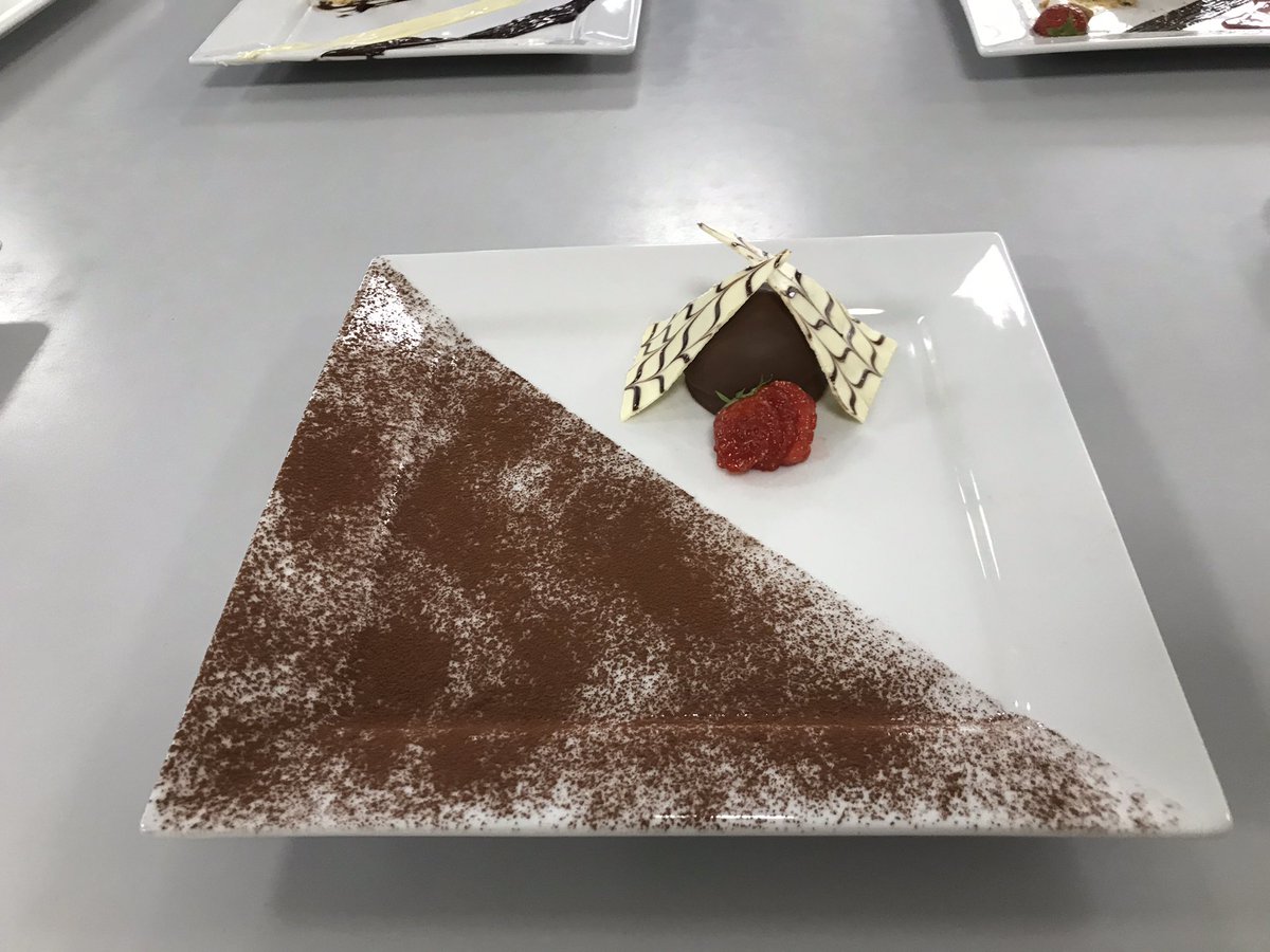 QehsGCSEFood's tweet photo. Year 11 working on improving their presentation and garnish skills 👏 https://t.co/JRwtU9LdOn