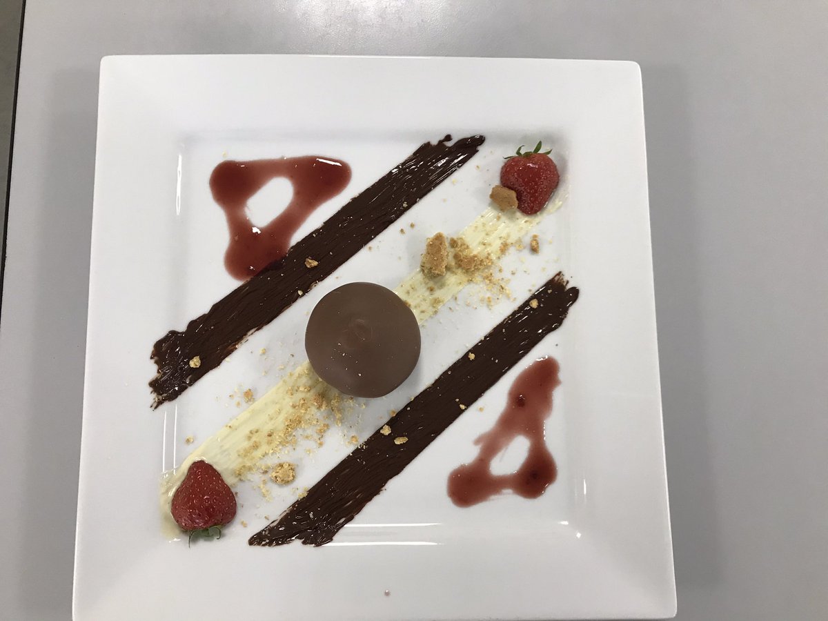 QehsGCSEFood's tweet photo. Year 11 working on improving their presentation and garnish skills 👏 https://t.co/JRwtU9LdOn