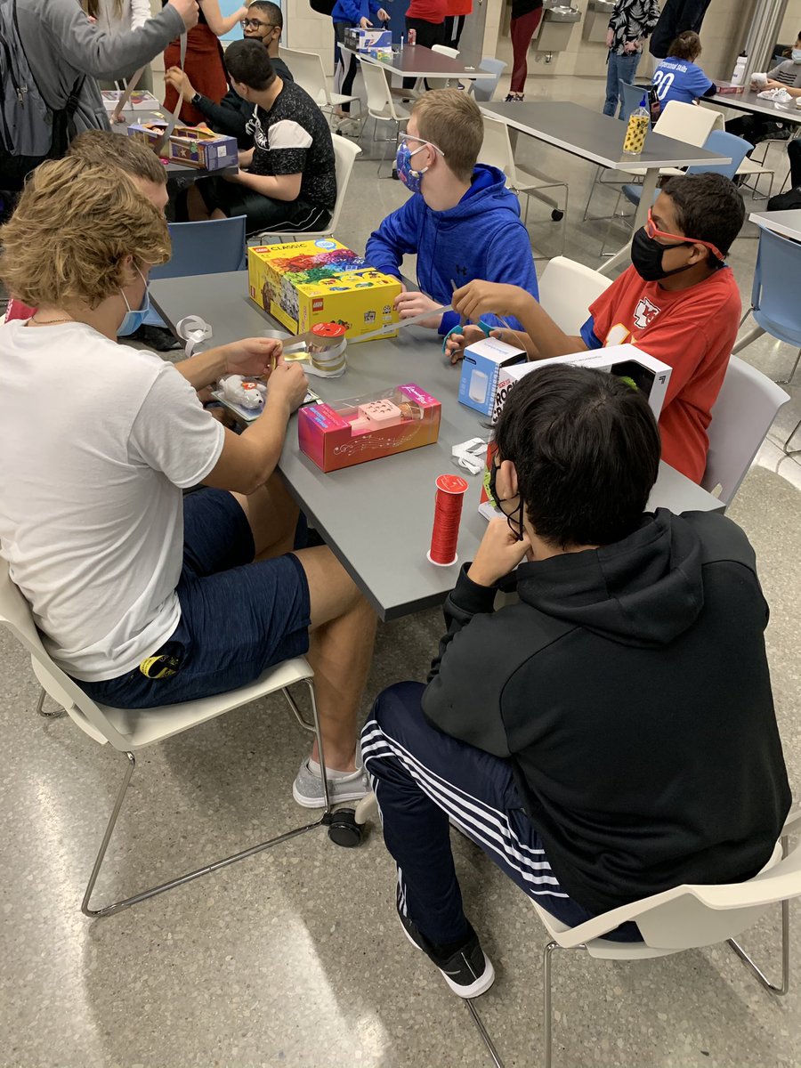 MrsHoltgraves's tweet photo. Working on the Stocking Project a little this morning. I love sitting back and watching the students make the #OWStockingProject what they want it to be. #OWGiveaHoot @CoachC_OWLS @dkapeller @CoachRuport @OlatheWestOwls https://t.co/M1JBkqgJrK
