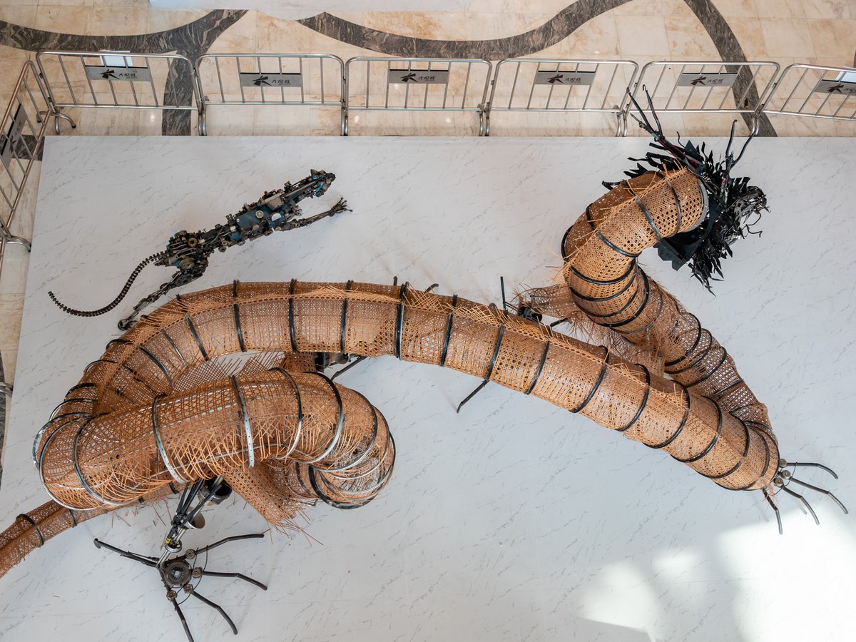 Cosa non si fa con bambù e materiali di scarto...donnamoderna.com/news/societa/f… Ph. Wang Gang <a href="/DonnaModerna/">Donna Moderna</a>