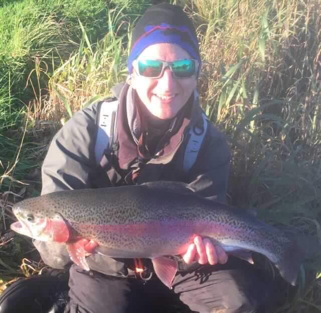 KingfisherGuide's tweet image. Just a wee one at Kinross Trout Fishery!! Cheers for the photo Garry, definitely bring a bigger net next time. 🤣😂👍 #kinrossfishery #rainbowtrout #rainbowtroutfishing #dryfly #wetfly #flyfishing #flyfishingaddict #flyfishingjunkie #thetugisthedrug #bigrainbowtrout #trout