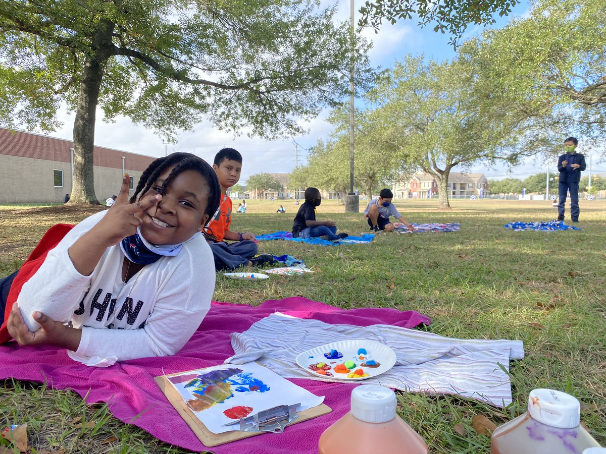 msrojas4th's tweet photo. Itโs a beautiful day to be outside. Category is FALL ๐๐. We are painting a fall landscape and writing a poem to go with it #FallActivity @MissRice03 @hearnehusky @MrsSanchez_2013 https://t.co/RPtYgCvQQV
