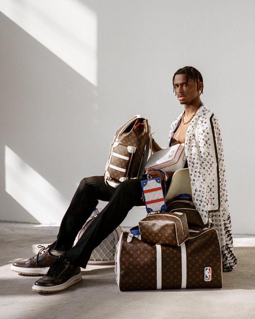 ParlonsNBA's tweet photo. Arf. 🥵
Shai x Louis Vuitton x NBA, c’est du costaud. https://t.co/O7nqmbRmBT
