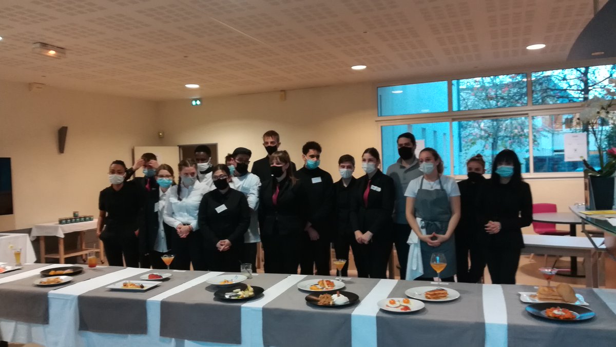 cseptans's tweet photo. Remise des prix aux apprenants du #ZD Challenge 2020 du CFA @cci49 à Saumur par les partenaires @ValOrise49 @CombierSaumur. 7,2 % de déchets pour la meilleure équipe ! Merci aux membres du jury qui ont déjà pris date pour de futures interventions auprès des jeunes ! https://t.co/69hXvFnplY