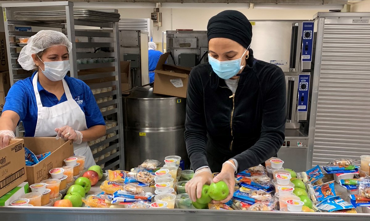LCPSCafe's tweet photo. It's Friday! 🙌

Reminder that next week we will ONLY be doing meal service on Monday and Tuesday. 

On Tuesday, you can pick up Wednesday, Thursday &amp; Friday breakfast, lunch, supper &amp; snack meals at a walk up site or bus stop.

📸: School Nutrition Staff @Park_View_HS https://t.co/JgFZVdJxcG