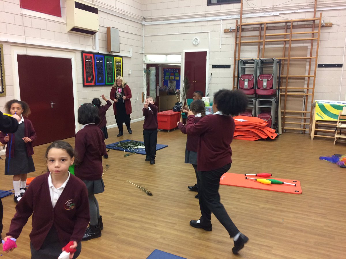 Year4_BroadOak's tweet photo. We had a go at some circus skills during Golden Time today! 🤹‍♂️🎪 🤹‍♀️ https://t.co/i5PJs1f29I