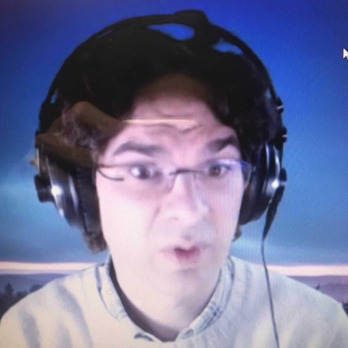 Au four et au moulin les pharmaciens ? Ils vaccinent et font des tests Covid. Et des bilans de médication pour patients âgés ? Pas trop le temps, en plus du risque à se rendre à l’officine. « On détecte surtout des ruptures de soins » @JulienGravoulet pharmacien dans l’Est #JPIP