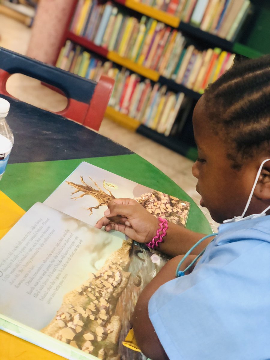NyapuiSandelo's tweet photo. “The more that you read, the more things you will know. The more that you learn, the more places you’ll go.” - Dr.Seuss, #fridayritual #readingisfun #earlyliteracy #SierraLeone #librarylife 🧿 https://t.co/ujrjtaHh1u