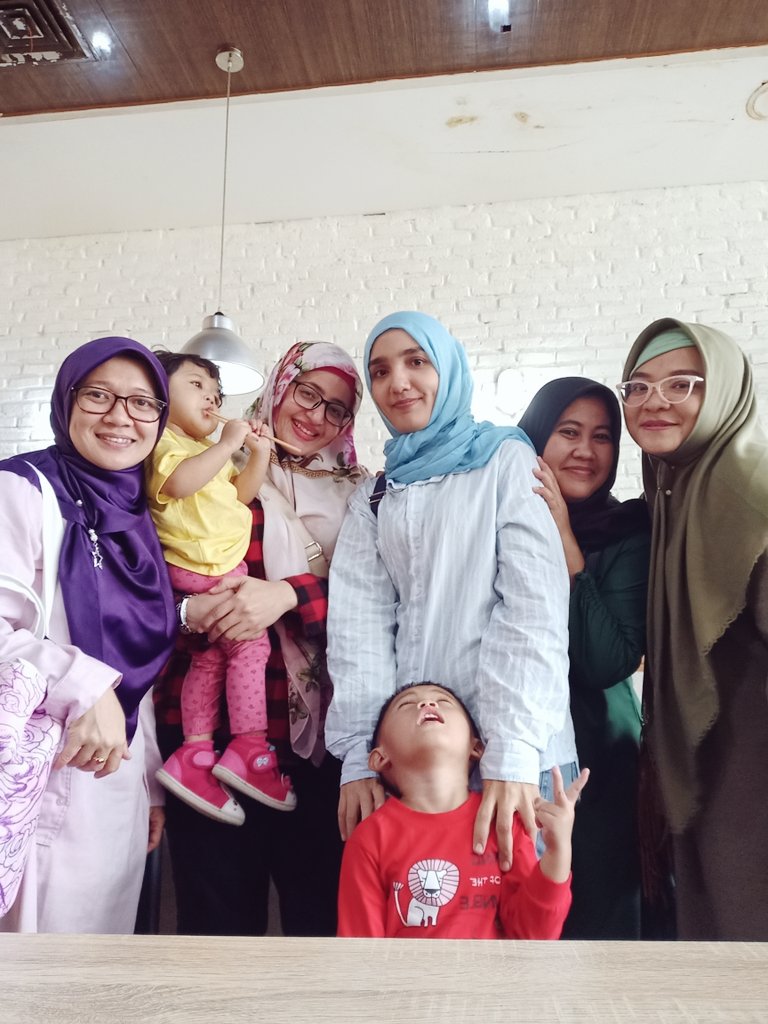 dinokdiblonk's tweet image. They are A.S.Y.E.K ❤️❤️❤️❤️
#momlife #friendsofmine