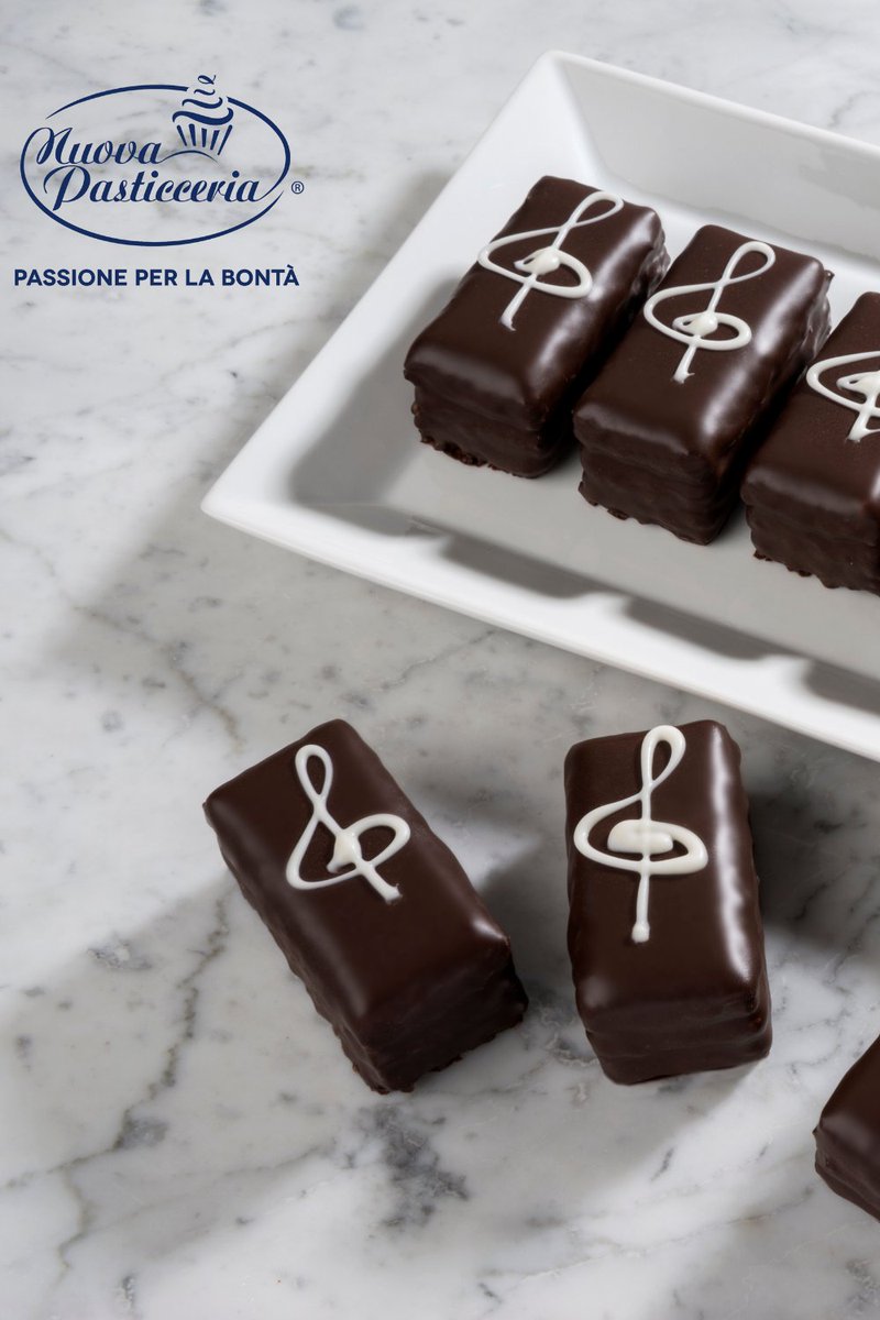 NPasticceria's tweet photo. #SweetDate
Sai che il primo Juke box iniziò a suonare proprio in questo giorno del 1889? 🎶 Un’occasione perfetta per provare le nostre chiavi di violino… a ritmo di musica! Ordinale online → https://t.co/VUc6bhHRPY https://t.co/DND3crXZO7
