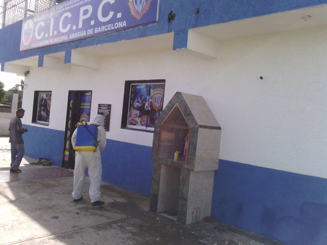 MPPOPANZ's tweet photo. #20Nov En #Anzoátegui continuamos implementando estrictos mecanismo y protocolos de bioseguridad para prevenir la expansión del #COVID__19 beneficiando más de 2000 familias del Mcpio. #Aragua y #Anaco en la desinfección de espacios de uso común  #InnovacionYSoberaniaTecnologica https://t.co/kH4KQvcBUt