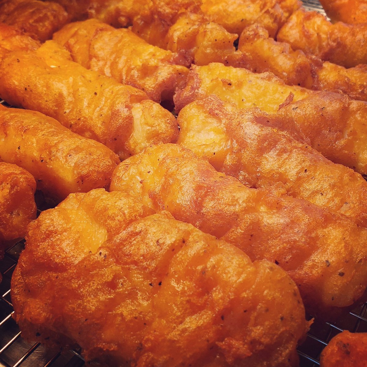 HotHouseTavern's tweet photo. Fish Fry-day! What better way to kick off the weekend. Stop in or call 262-812-2005 to schedule your pickup time for Curbside Carryout. #fishfry #friday #menomoneefalls #mfallsstrong #foodpics https://t.co/7A0mCcOLDZ