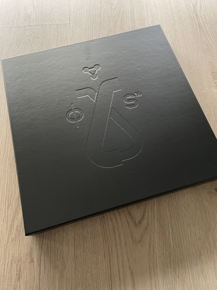 and_i_oooooop's tweet photo. J’ai enfin reçu cette petite merveille 🤩 @Woodkid #S16 https://t.co/8dcEeIRgTs