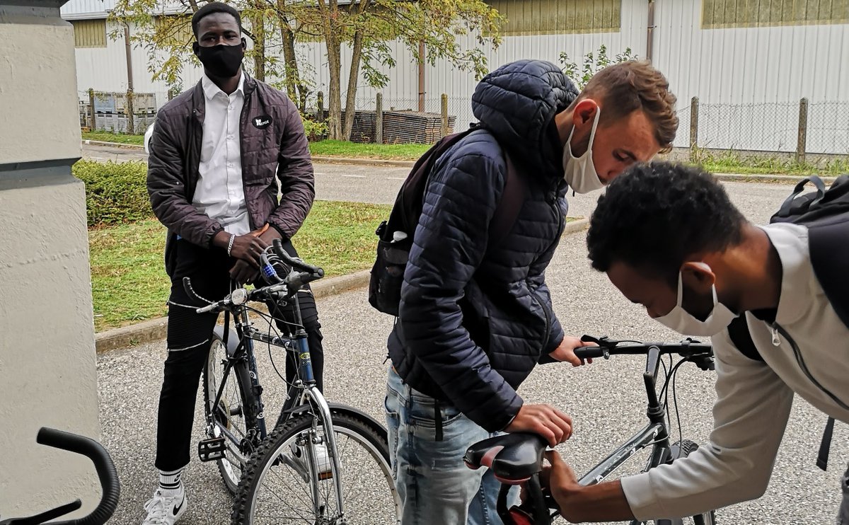 unisbike's tweet photo. Unis Bike 💥💥 fournit les vélos Vel'job de l'AIRM pour les rencontres Jeunes/entreprises. 
En plus d'un boulot, vous allez avoir de beaux mollets les gars! 
#meyzieu #grandlyon #velo #insertion #unisbike https://t.co/fJsPMU0qVx