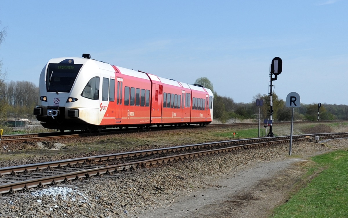 Vanaf zondag 13 december stoppen er geen treinen meer op station Sappemeer Oost. De sluiting is noodzakelijk voor de komst van de extra sneltrein tussen Groningen en Winschoten. Op dichtstbijzijnde station Hoogezand-Sappemeer komt extra parkeergelegenheid. bit.ly/2IZawaM