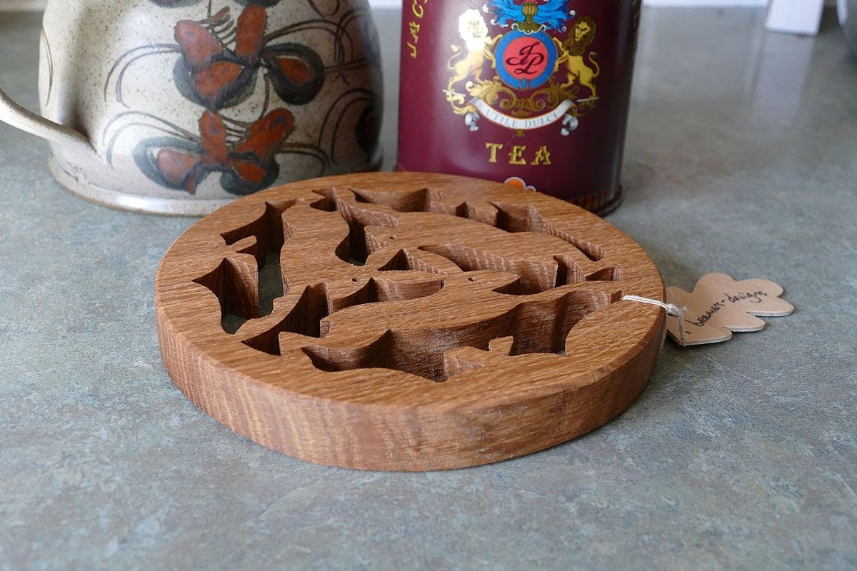 BeamersDesigns's tweet photo. So pleased to working with @StillMadeInBrit , thought we'd celebrate with a nice cup of #tea and #biscuits using a #runninghare #handcut #oak #potstand and #coaster. All #madeinherefordshire https://t.co/gOrHP8Oqni https://t.co/ZXQt56O9Cs