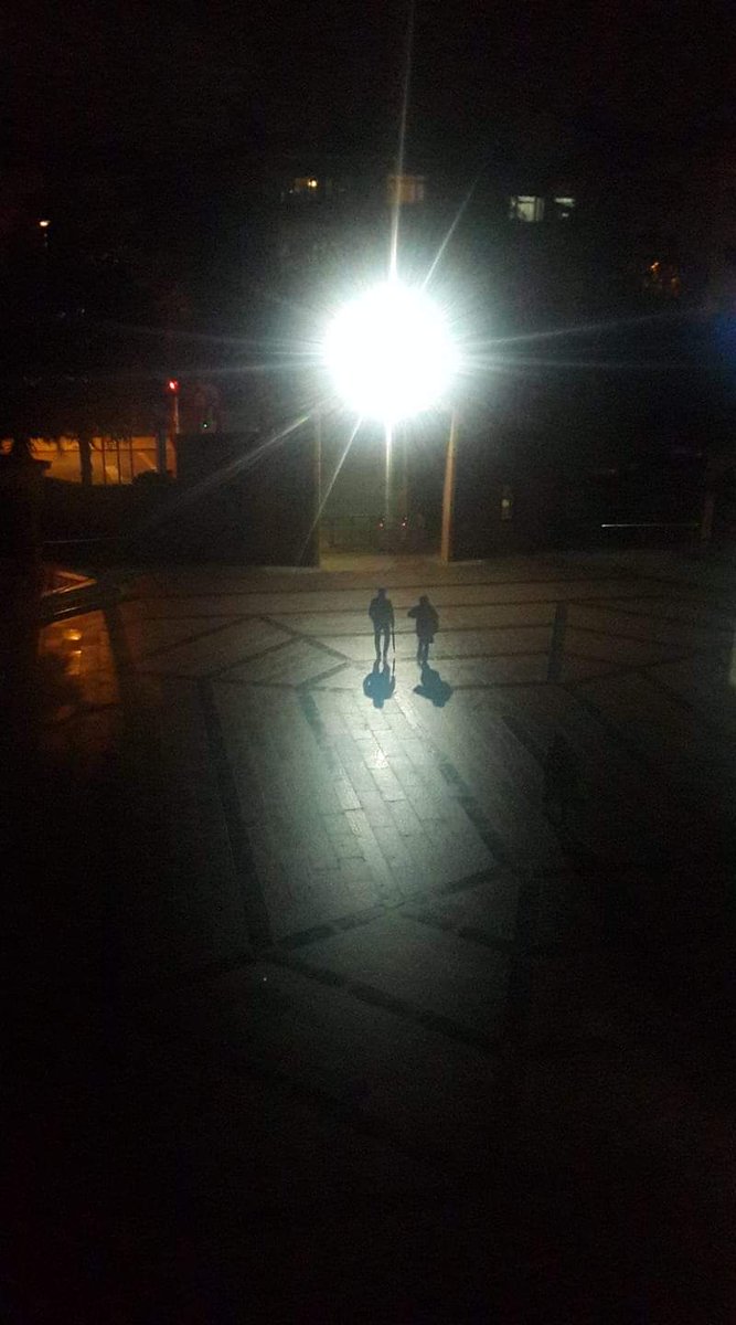 İnsan bir yolcudur. Sabavetten gençliğe, gençlikten ihtiyarlığa, ihtiyarlıktan kabre, kabirden haşre, haşirden ebede kadar yolculuğu devam eder.