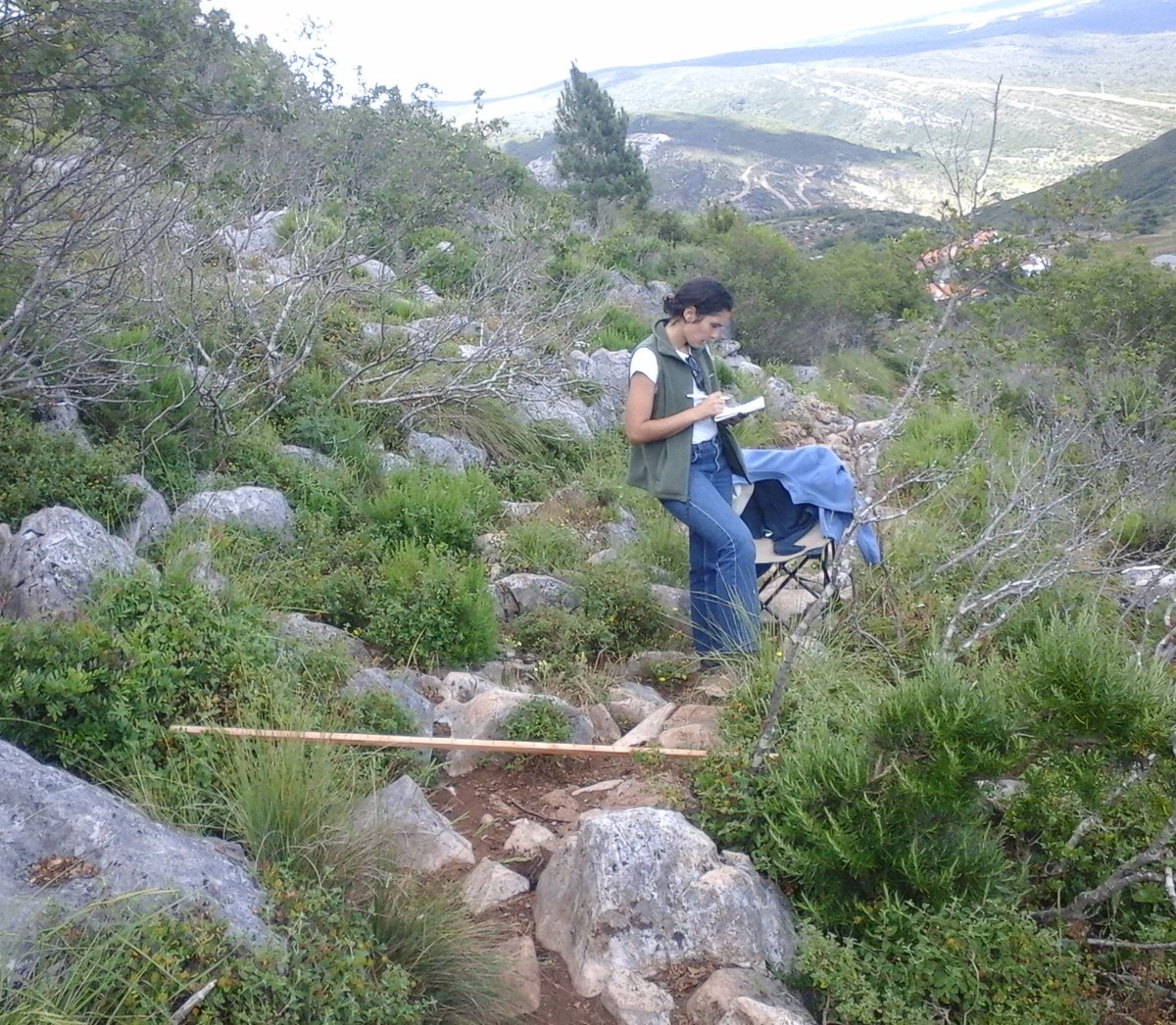BioBlitz_Tapada's tweet photo. 🧵1/5 Conheça a equipa de árvores!
🌳🌲🌴
Leónia Nunes é Engenheira florestal e #PhD em Ciências Florestais, apaixonada por árvores e percursos botânicos! Investigadora em modelação do crescimento dos #ecossistemas, promove a silvicultura de florestas diversas. 
#BioBlitzTapada https://t.co/ln9hzC7jpA