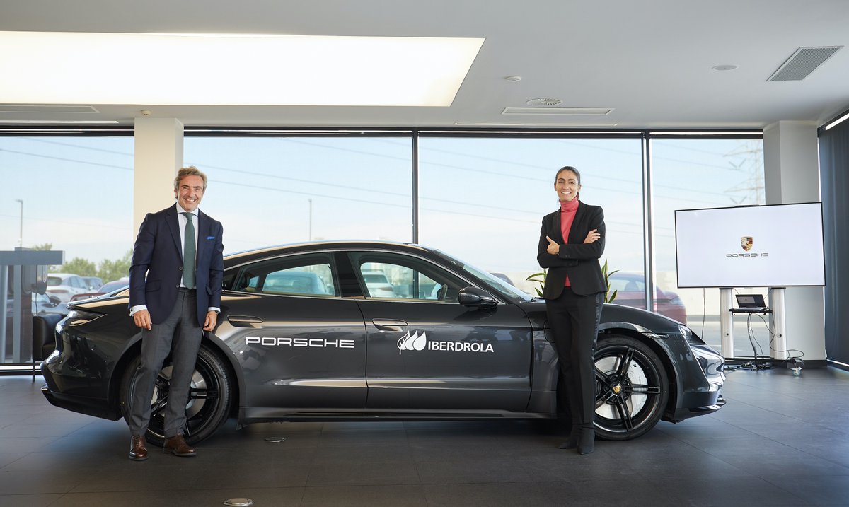 tomas_villen's tweet photo. Porsche Ibérica ha firmado un acuerdo de colaboración con @iberdrola que supondrá una importante mejora de la infraestructura de estaciones de carga para vehículos eléctricos en España. #LiderandoLaTransición https://t.co/20pvz2G542 #VamosPorsche🇩🇪🇪🇸⚡️ https://t.co/fcBPycvuB9