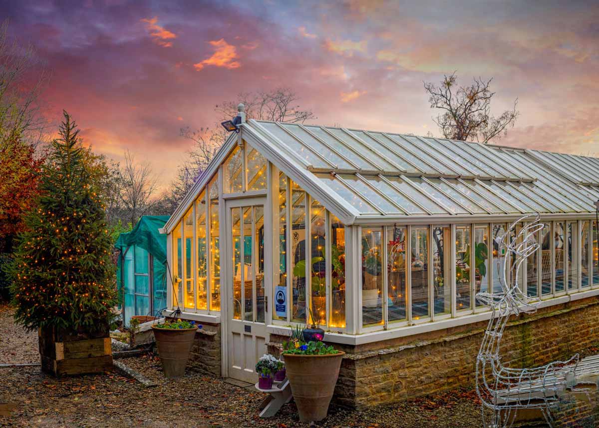 foodlifestylesw's tweet photo. Check out @Whatley_Manor's Paradise Carriage takeaway and its new pop-up provisions shop, The Green House, filled with household luxuries and foodie essentials https://t.co/IoDJw2GxVR https://t.co/6BOobsVaQF