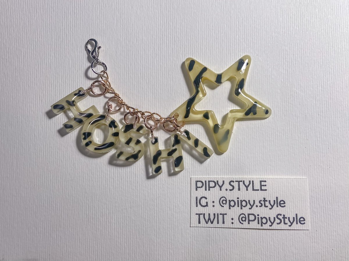 sweetieNpaint's tweet photo. 💎Review ไอเดียการทำเป็นเมนแท็กแท่งไฟใช้ตกแต่งบง หรือใช้เป็นพวงกุญแจชิคๆ ทำจากตัวอักษรเรซิ่น #Handmade ร้าน @PipyStyle สามารถสั่งทำได้นะคะ

#Hoshi #CuteItembyPIPY #ตลาดนัดสวนแครอท #seventeenfanart #seventeen #hoshi_horanghae https://t.co/s2x6DjkuG9