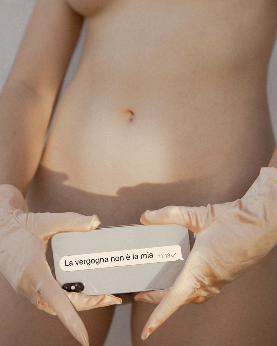 Due scatti meravigliosi e molto attuali di Greta Tosoni. La vergogna non è la mia