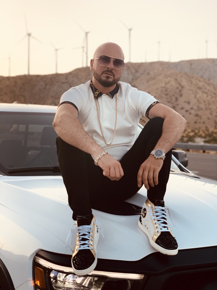 FADI_KOD's tweet photo. 👑 When the wind of change blows, some build walls, while others build windmills 👑 

#FADIKOD #KOD #KingOfDrums #KodTeam #drummer #singer #musicproducer #music #performer #recordingartist  #percussionist #darbuka #lalahvirus  #KodOnTour #Canadian #Lebanese #Canada #Lebanon https://t.co/wccUpaO2lH