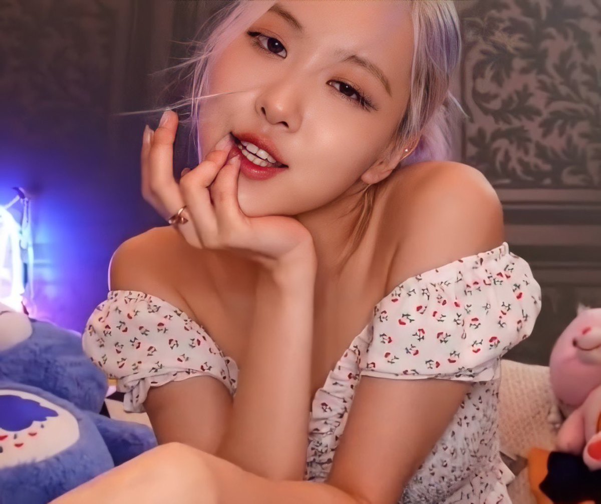 roseyarchive tweet picture