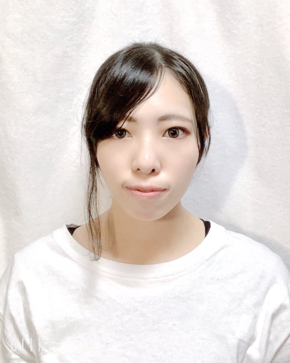 prisma_ail's tweet photo. 私の顔こんな感じです(顔出す趣味してるので特に隠してません)

1枚目:口開けて上からの自撮り(アプリ)
2枚目:若干顎削れてる+歯見せての笑顔(アプリ)
3枚目:口閉じて笑うと顎がめちゃ長くなる
4枚目:絶望の横からノーマルカメラ

ガミースマイル+横顔もめちゃゴリラなので早く手術したい… https://t.co/qdIGMGx47k