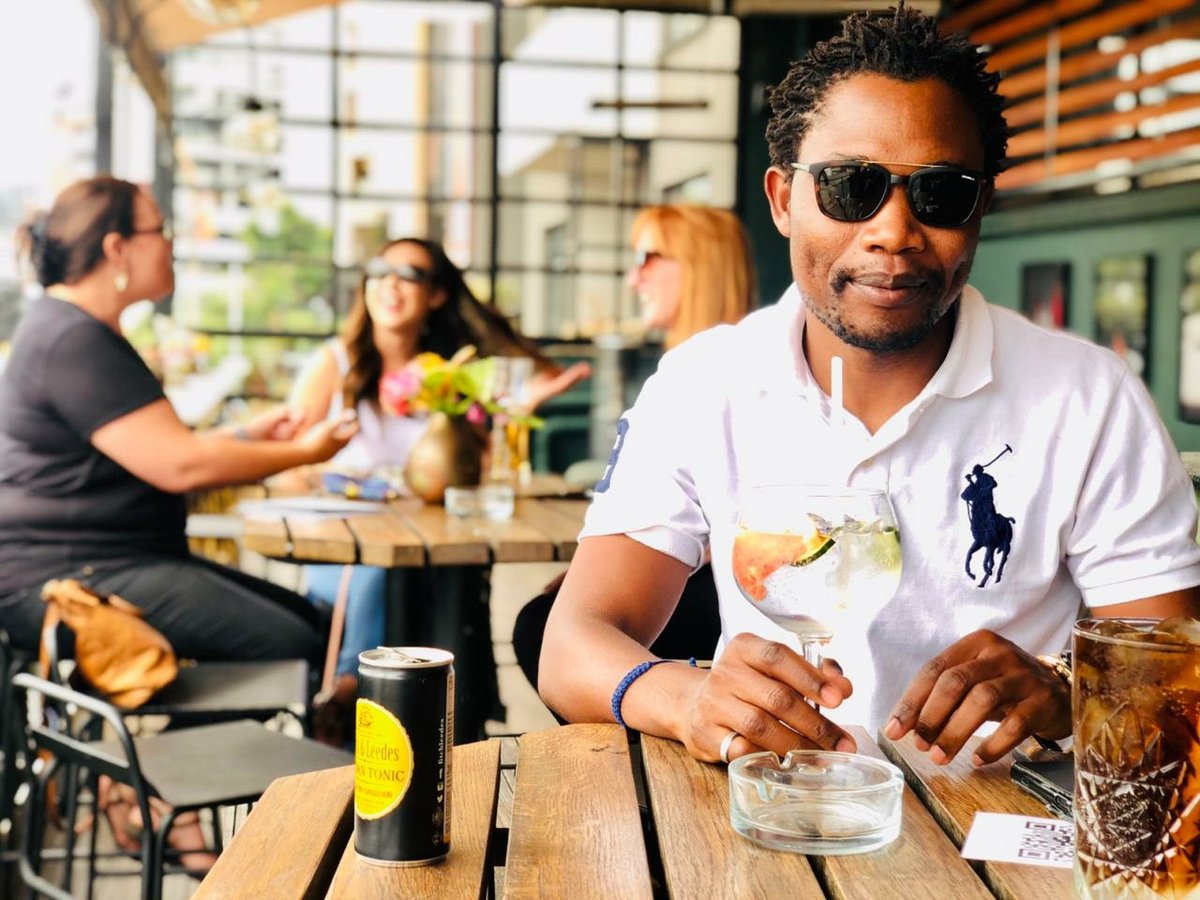 SpiweZulu's tweet photo. Business meeting and lunch with Sevie Phiri @IrunSmokey and Tom the owner at Street Bar Named Disire RoseBank.
#RoseBank #Venue #video #production #lushafrica #SeratoMedia #jozi #music #food #Osadandaulamw https://t.co/BhDpExeKD6
